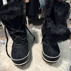 Sorel Black Fur-Trimmed Winter Boots